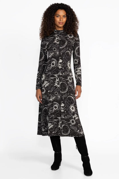THE JANIE FAVORITE SEAMED MOCK NECK DRESS