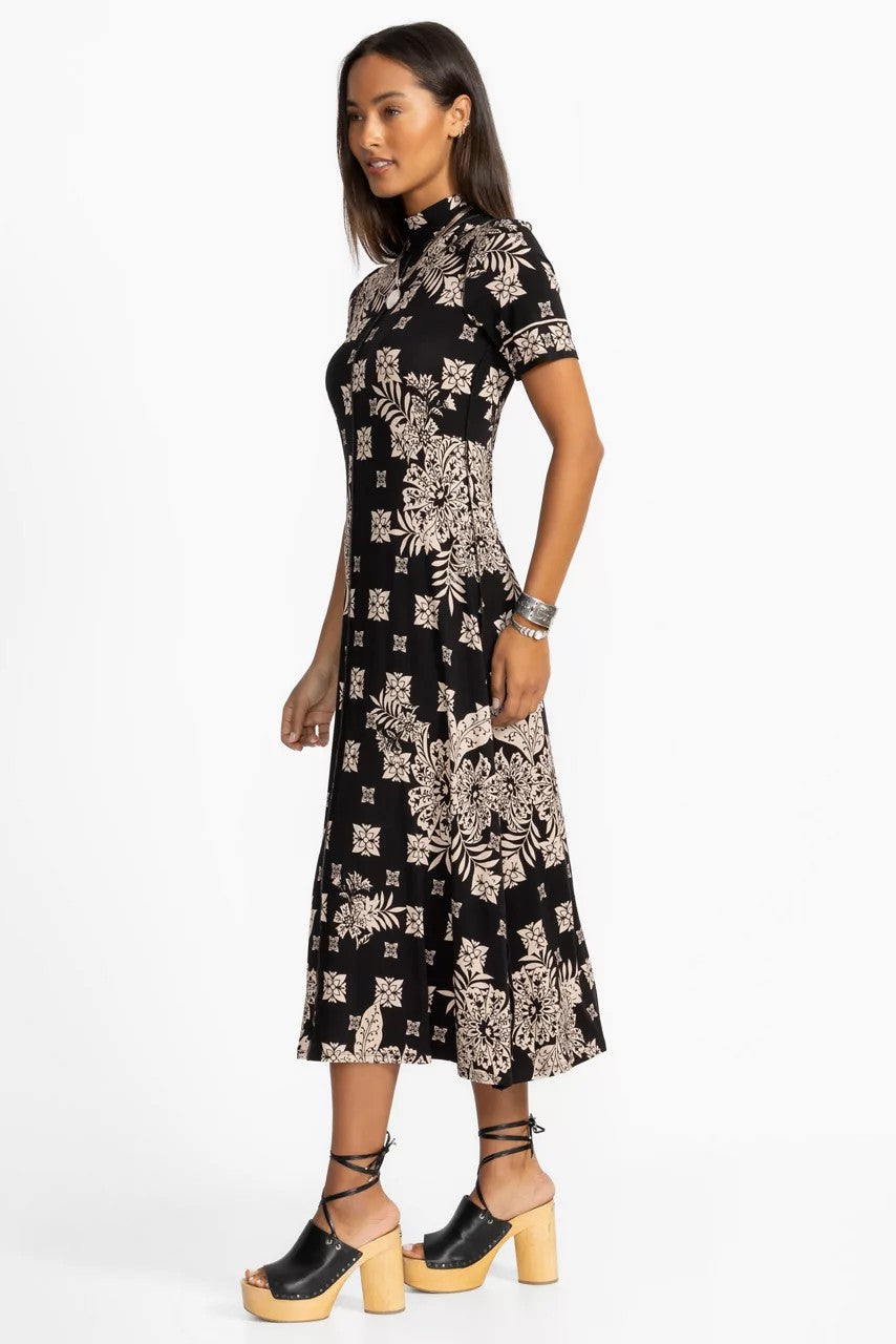 THE JANIE FAVORITE SHORT SLEEVE SEAMED MOCK NECK DRESS